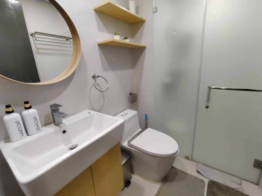 Baseline Premier 1-bedroom 17th Apartment *
