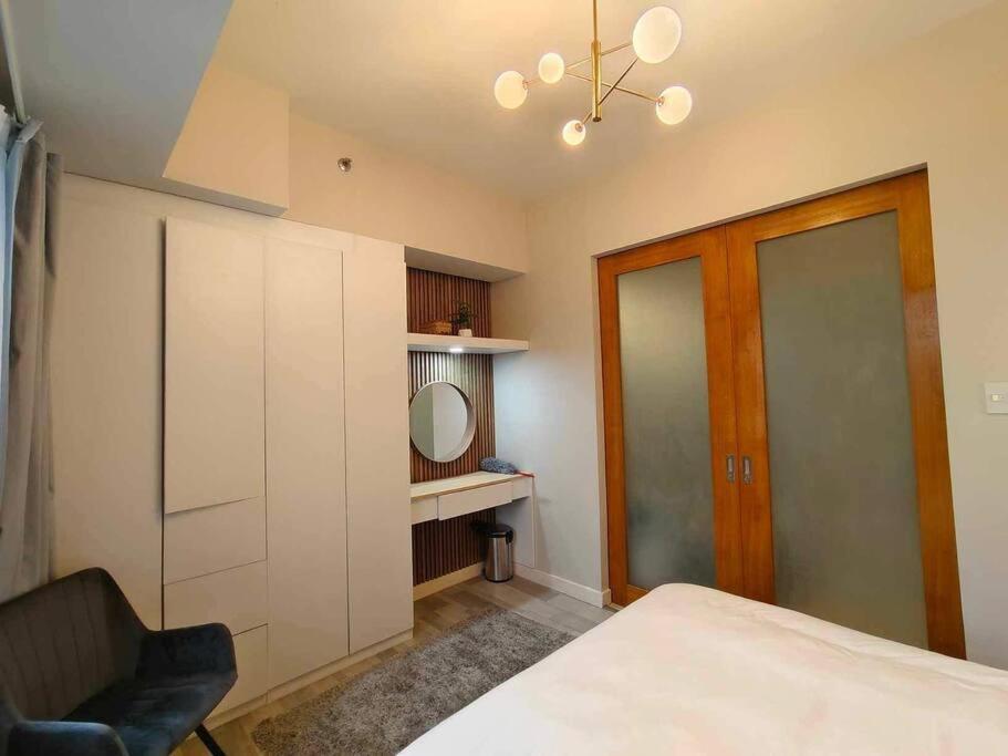 Baseline Premier 1-bedroom 17th Apartment *