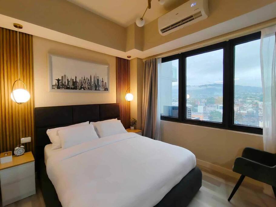 Baseline Premier 1-bedroom 17th Apartment *